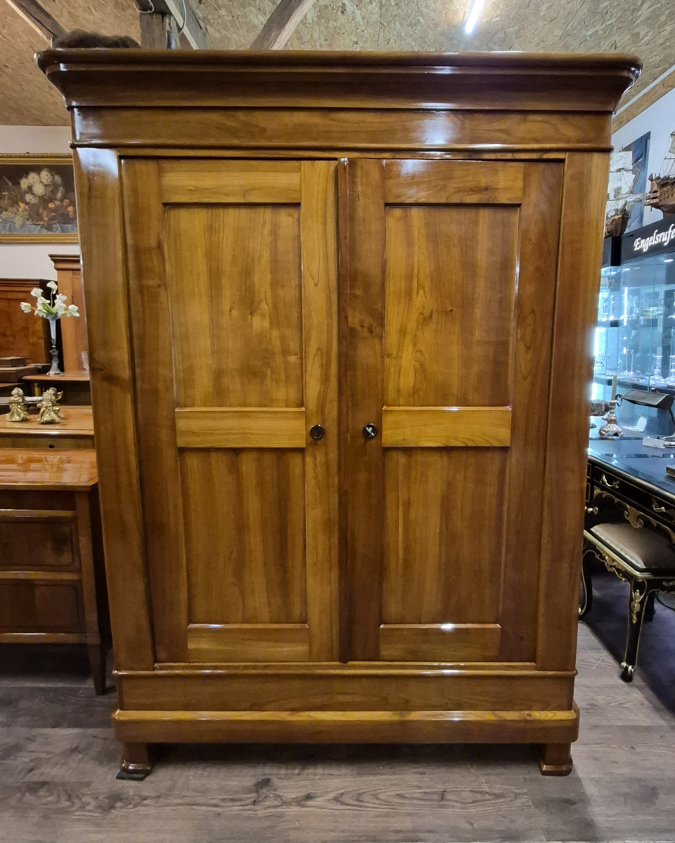 Antiker Kleiderschrank aus Kirschbaum um 1860