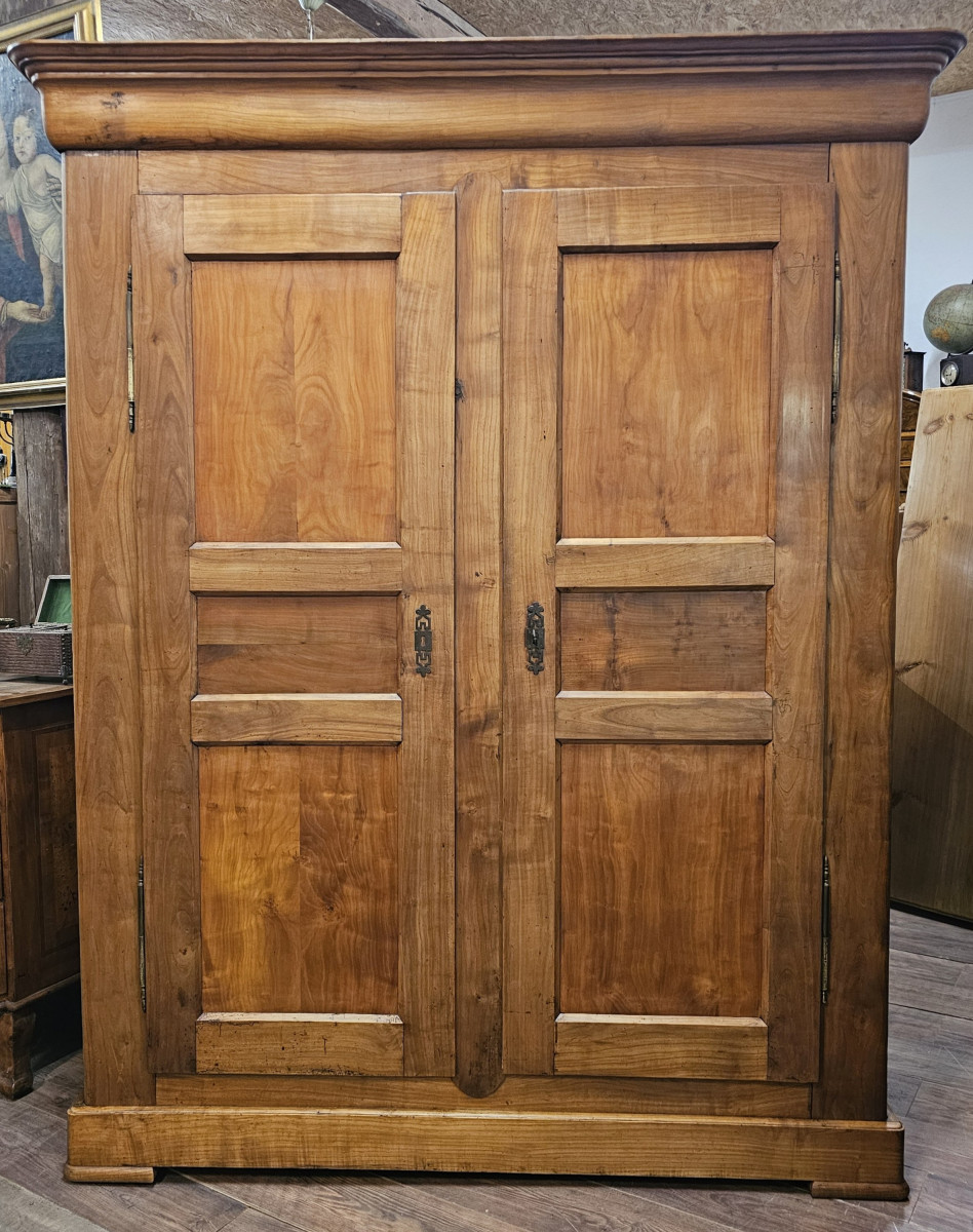Antiker Kleiderschrank aus Kirschbaum um 1860