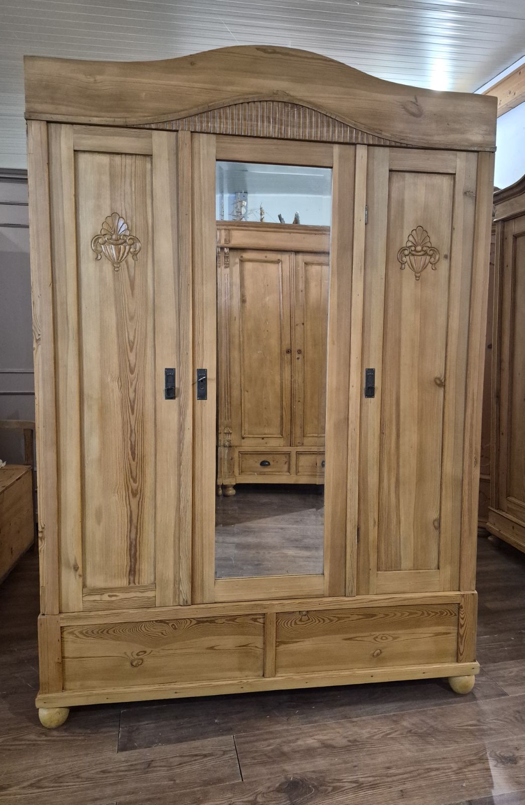 Dreitüriger Schrank Weichholz