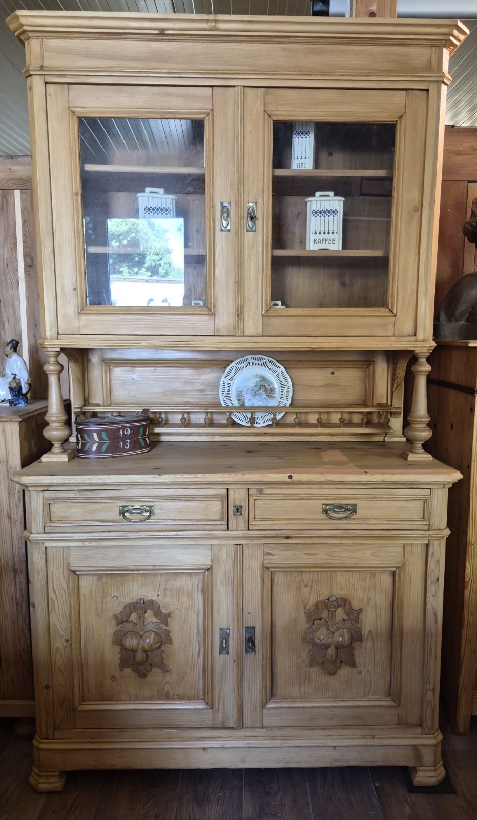 Antikes Buffet aus Weichholz um 1880